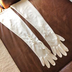 Antique long off-white gloves
